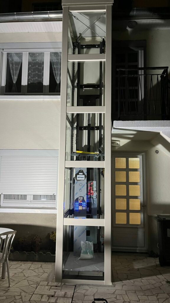 Installation d'un ascenseur extérieur modèle VIMEC EASY MOVE