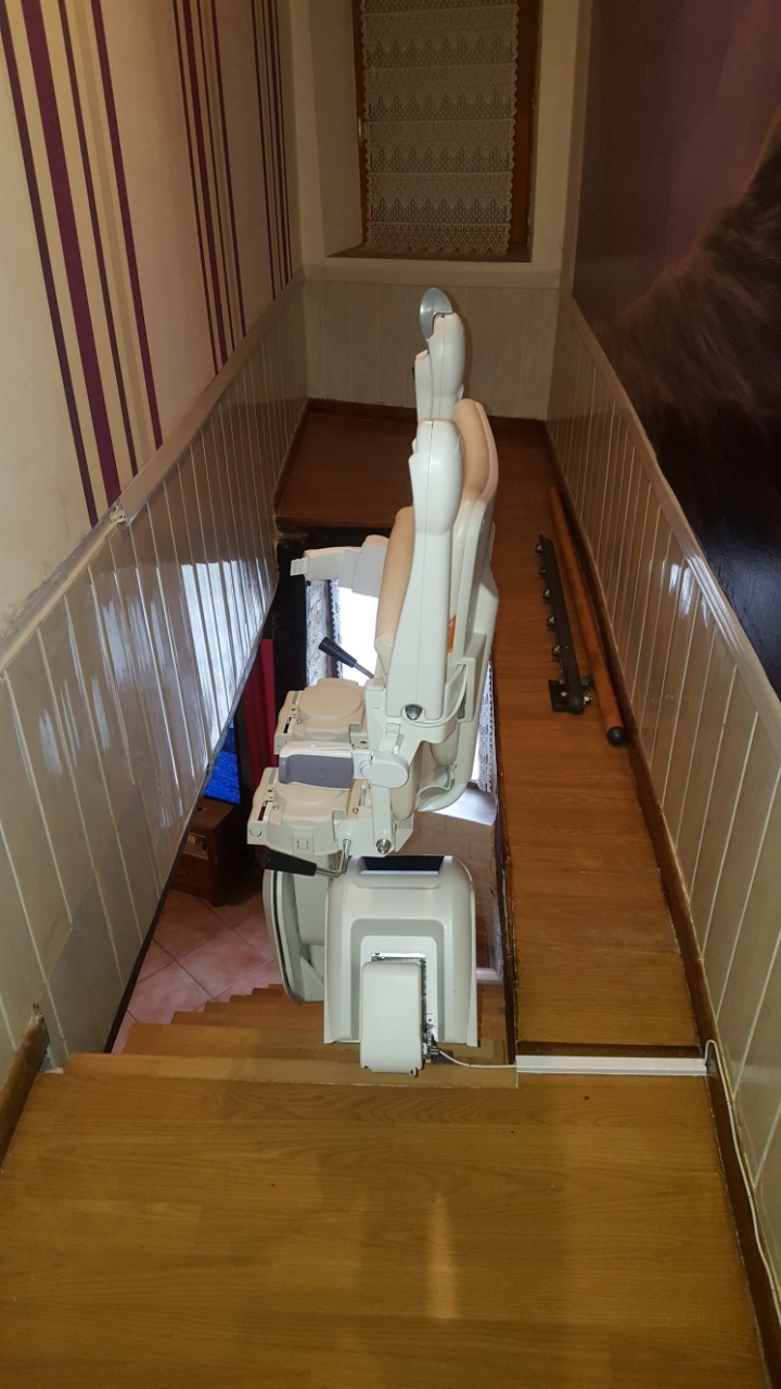 Installation d'un Monte-Escalier droit modèle HANDICARE 1100 - Photo 6