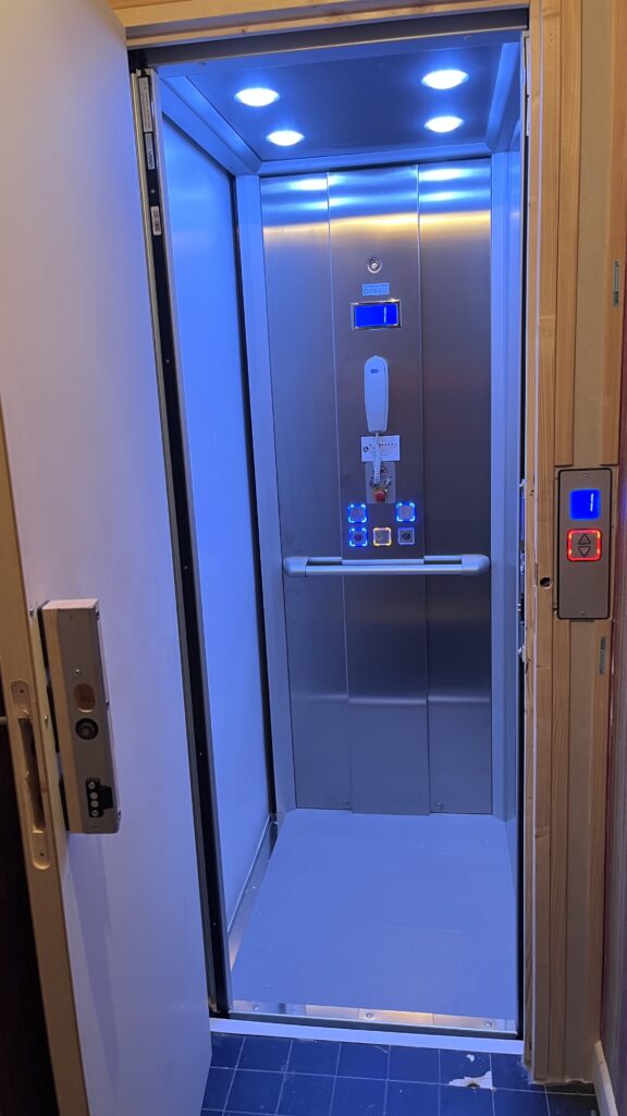 Installation d'un Ascenseur VIMEC Type EASY MOVE intérieur