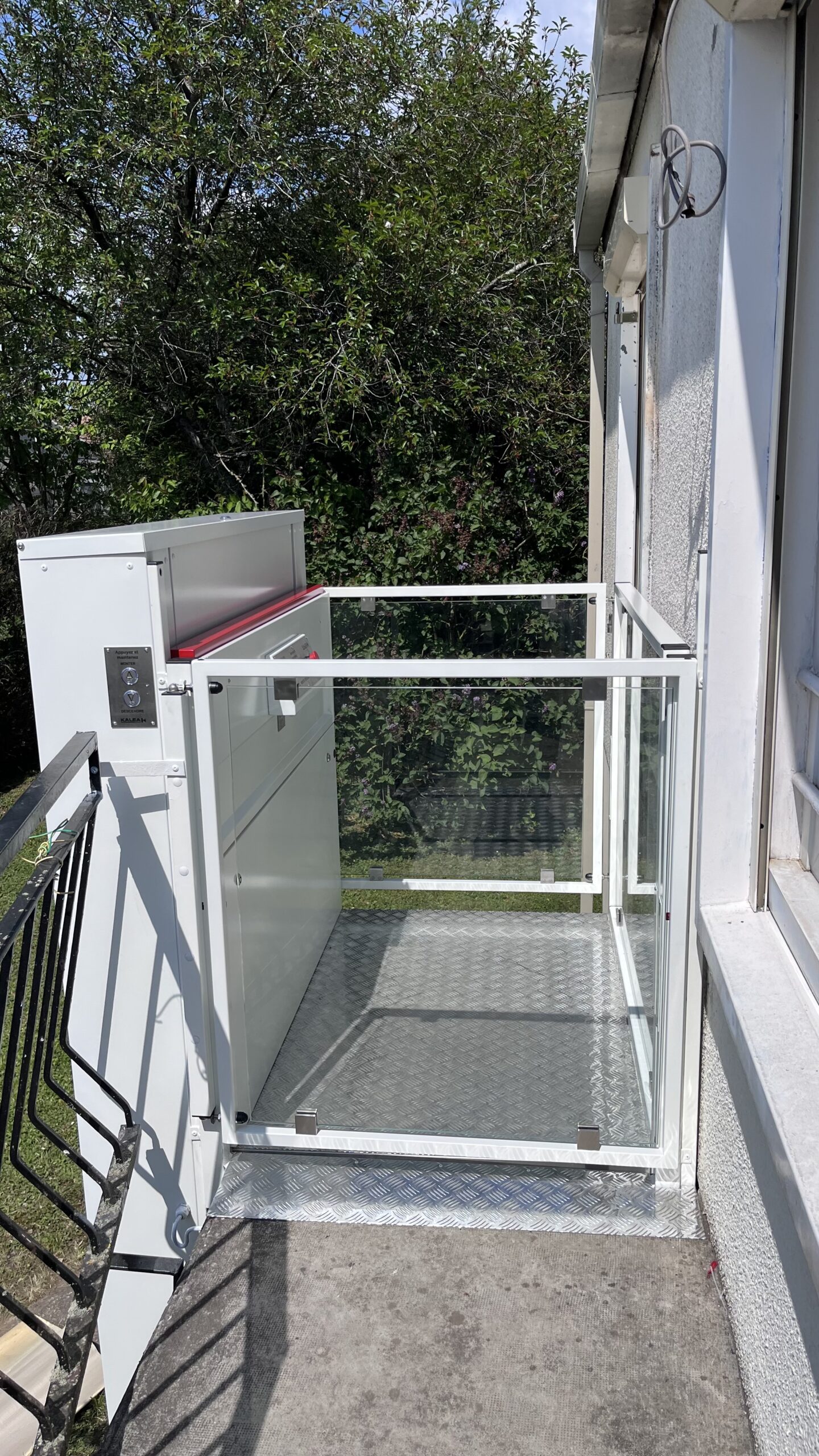 Installation d'un Monte-Escalier droit modèle HANDICARE 1100 - Photo 1