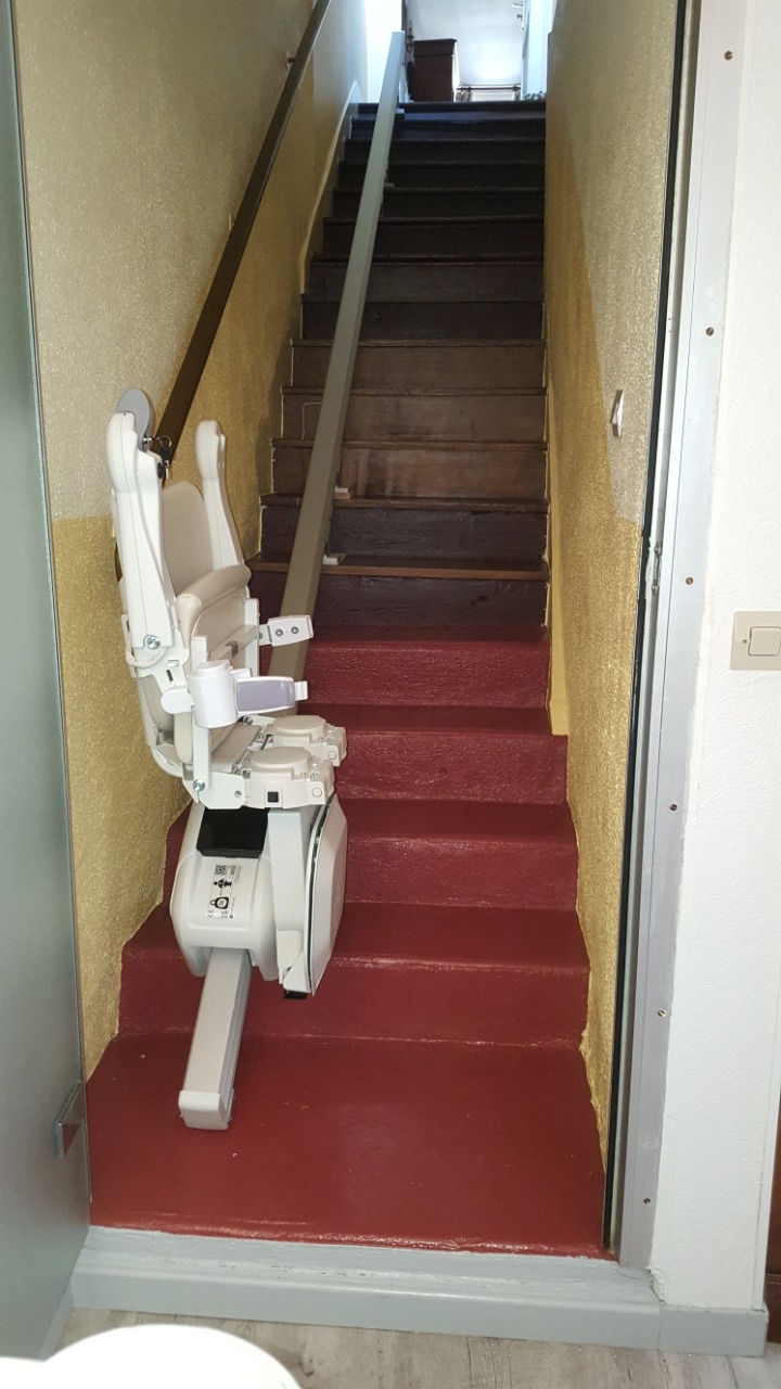 Installation d'un Monte-Escalier droit modèle HANDICARE 1100 - Photo 4