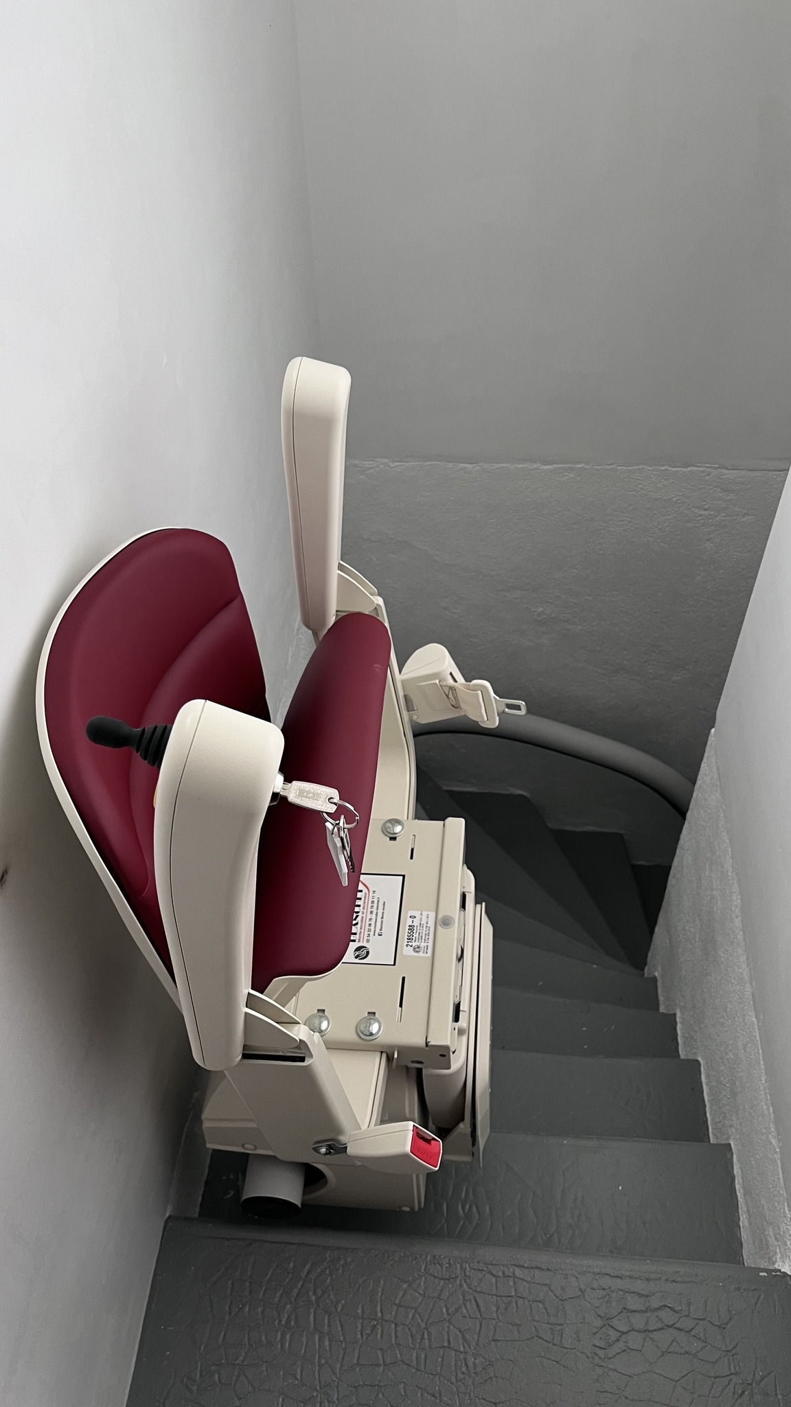 Installation d'un Monte-Escalier courbe modèle HANDICARE VAN GOGH - Photo 3