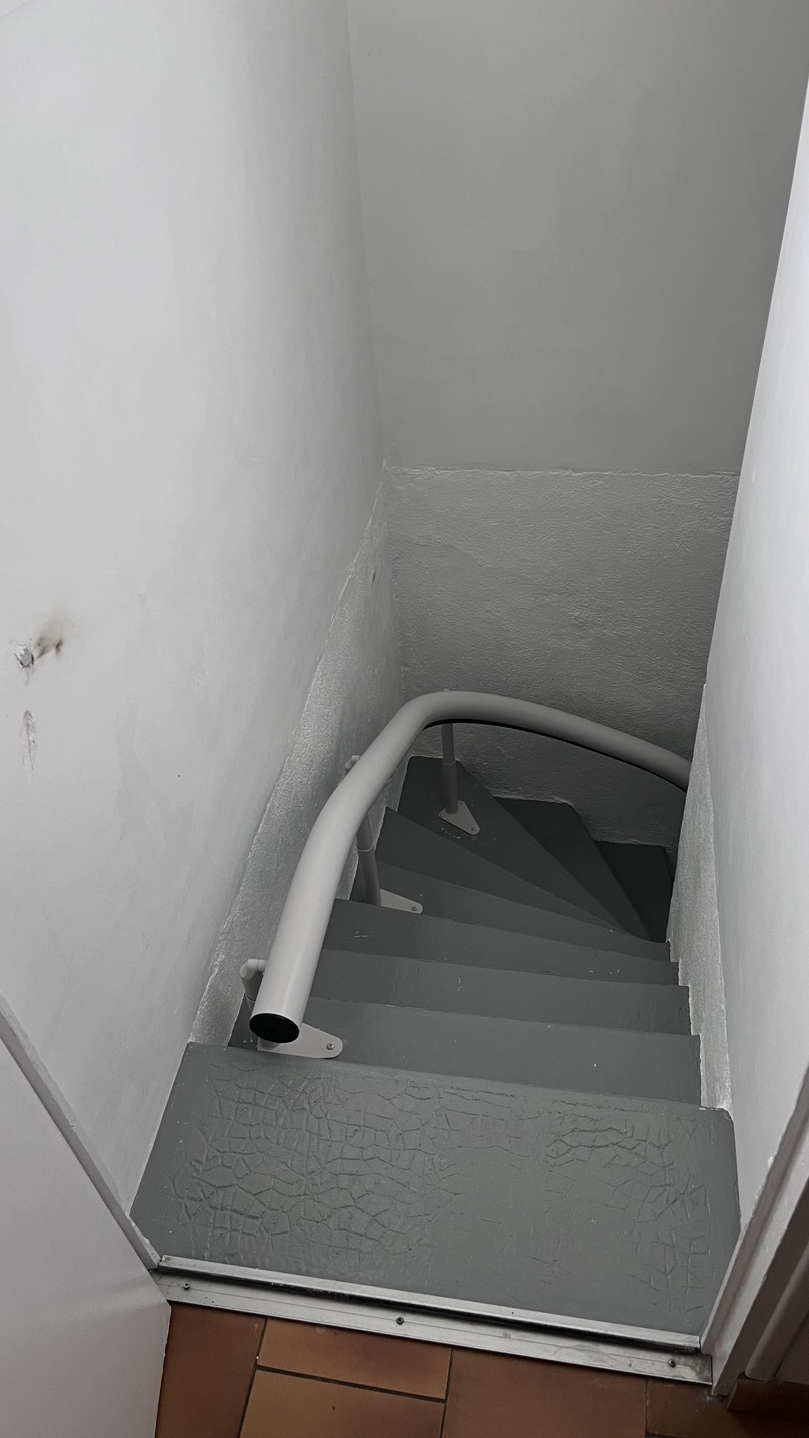 Installation d'un Monte-Escalier courbe modèle HANDICARE VAN GOGH - Photo 1