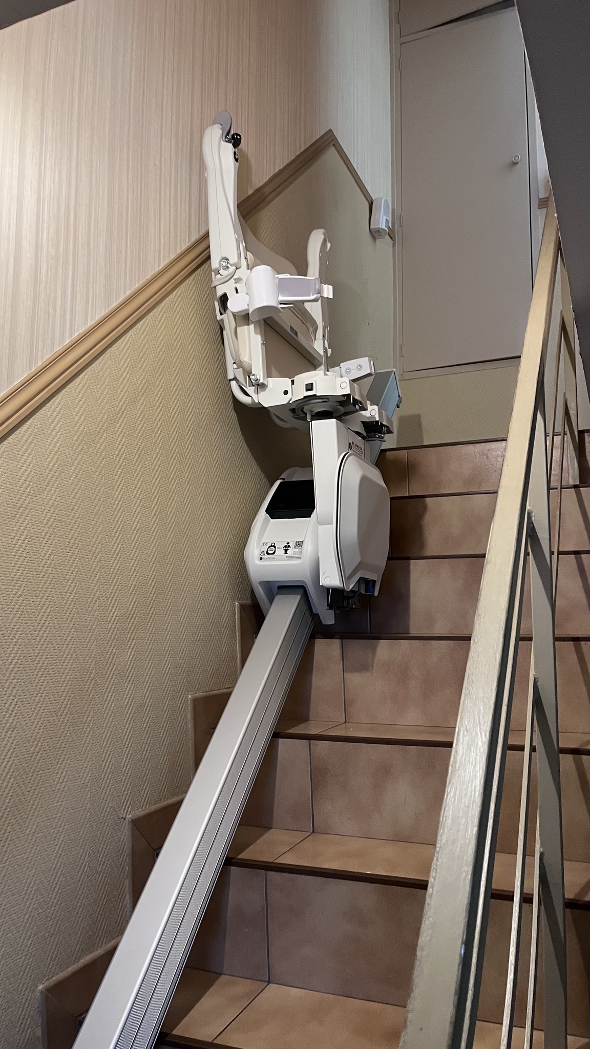 Installation d'un Monte-Escalier droit modèle HANDICARE 1100 - Photo 2