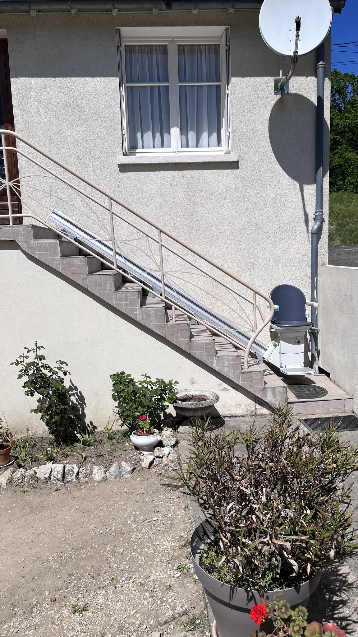 Installation d'un Monte-Escalier droit extérieur modèle HANDICARE 1000 EXTÉRIEUR - Photo 3