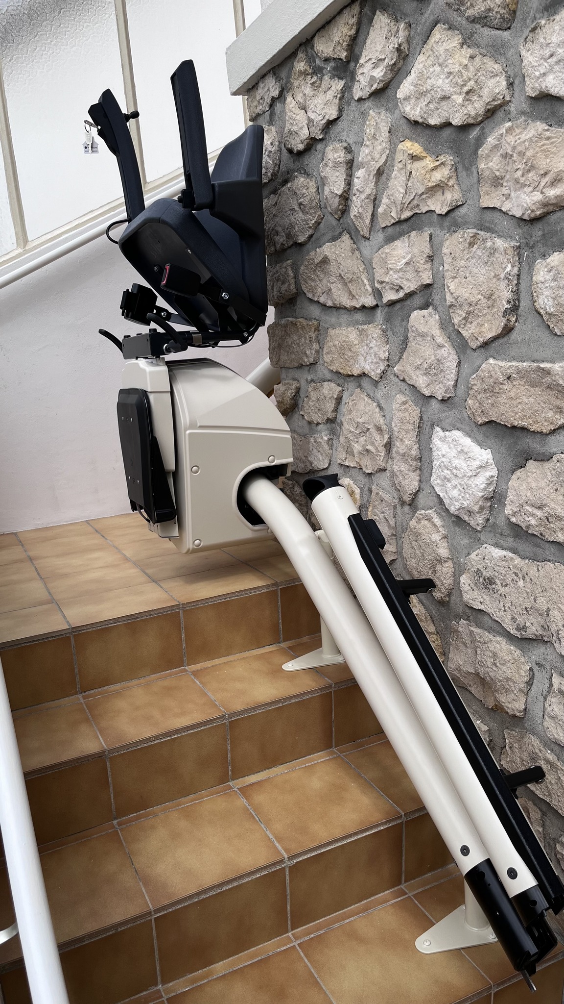 Installation d'un Monte-Escalier droit modèle HANDICARE REMBRANDT - Photo 6