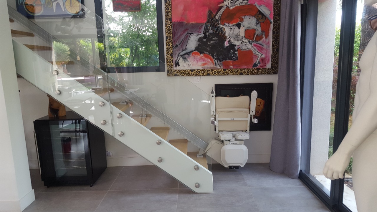 Installation d'un Monte-Escalier droit modèle HANDICARE 1100 - Photo 1