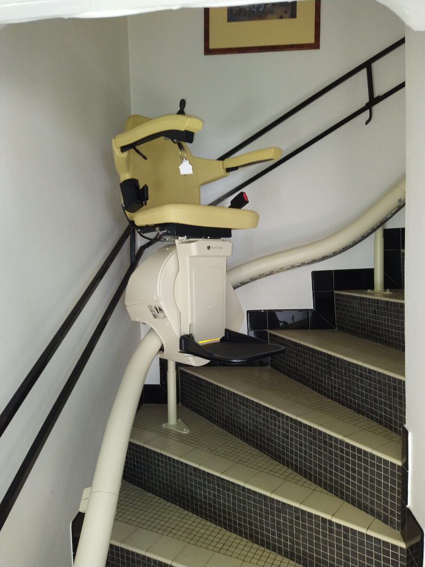 Installation d'un Monte-Escalier courbe modèle HANDICARE VAN GOGH - Photo 4