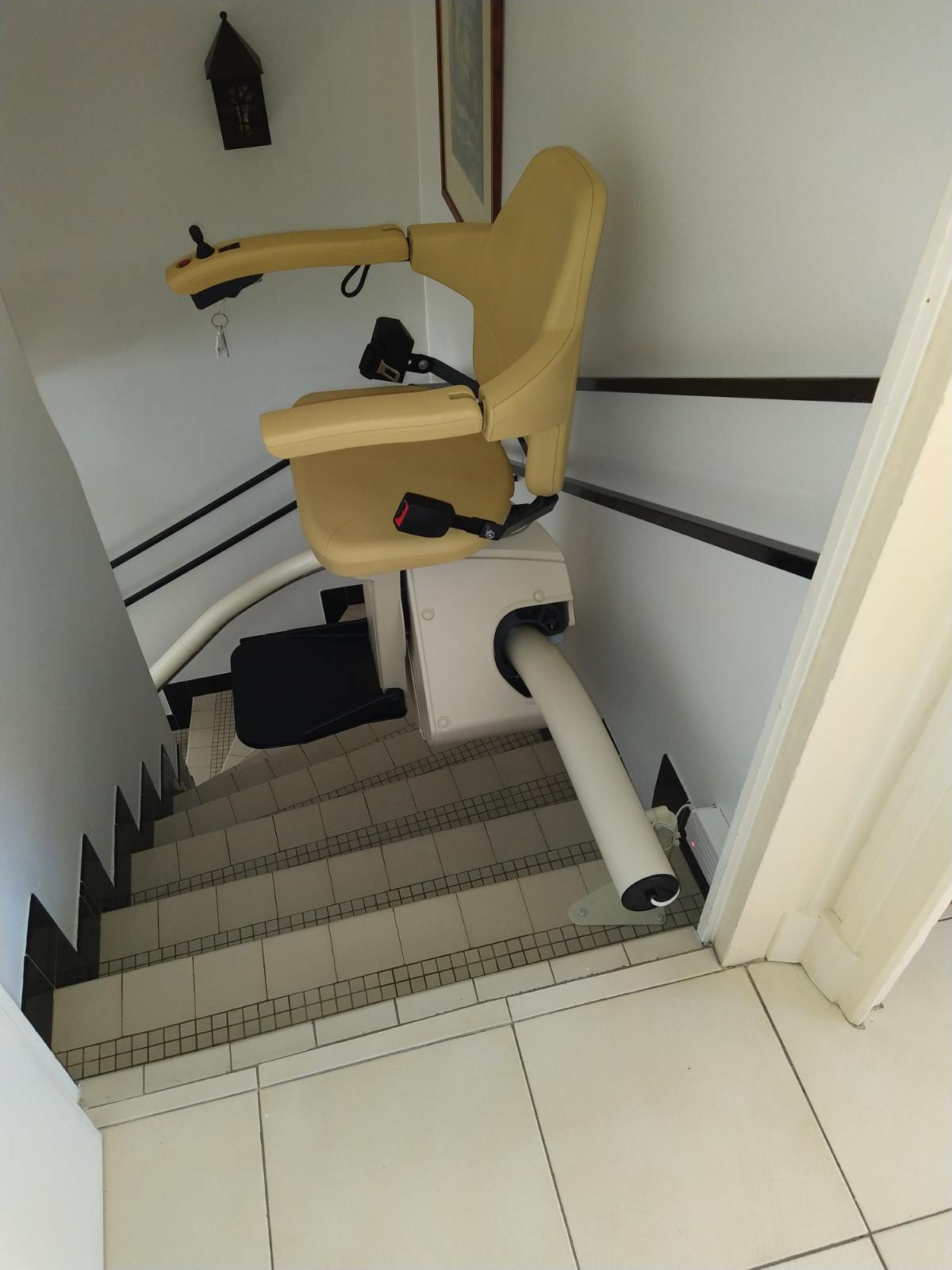 Installation d'un Monte-Escalier courbe modèle HANDICARE VAN GOGH - Photo 2