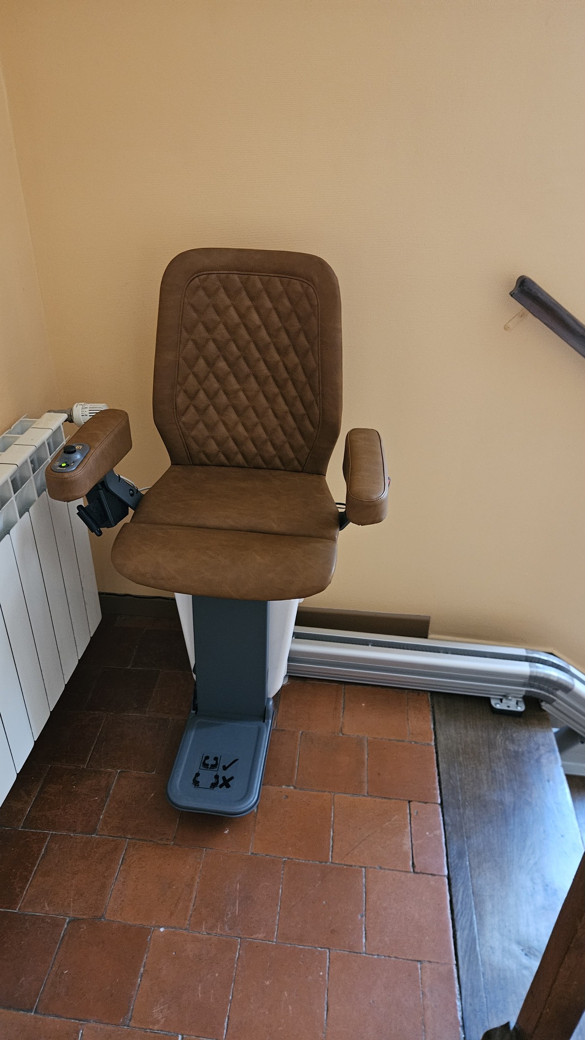 Installation d'un Monte-Escalier droit modèle UP STAIRLIFT - Photo 1