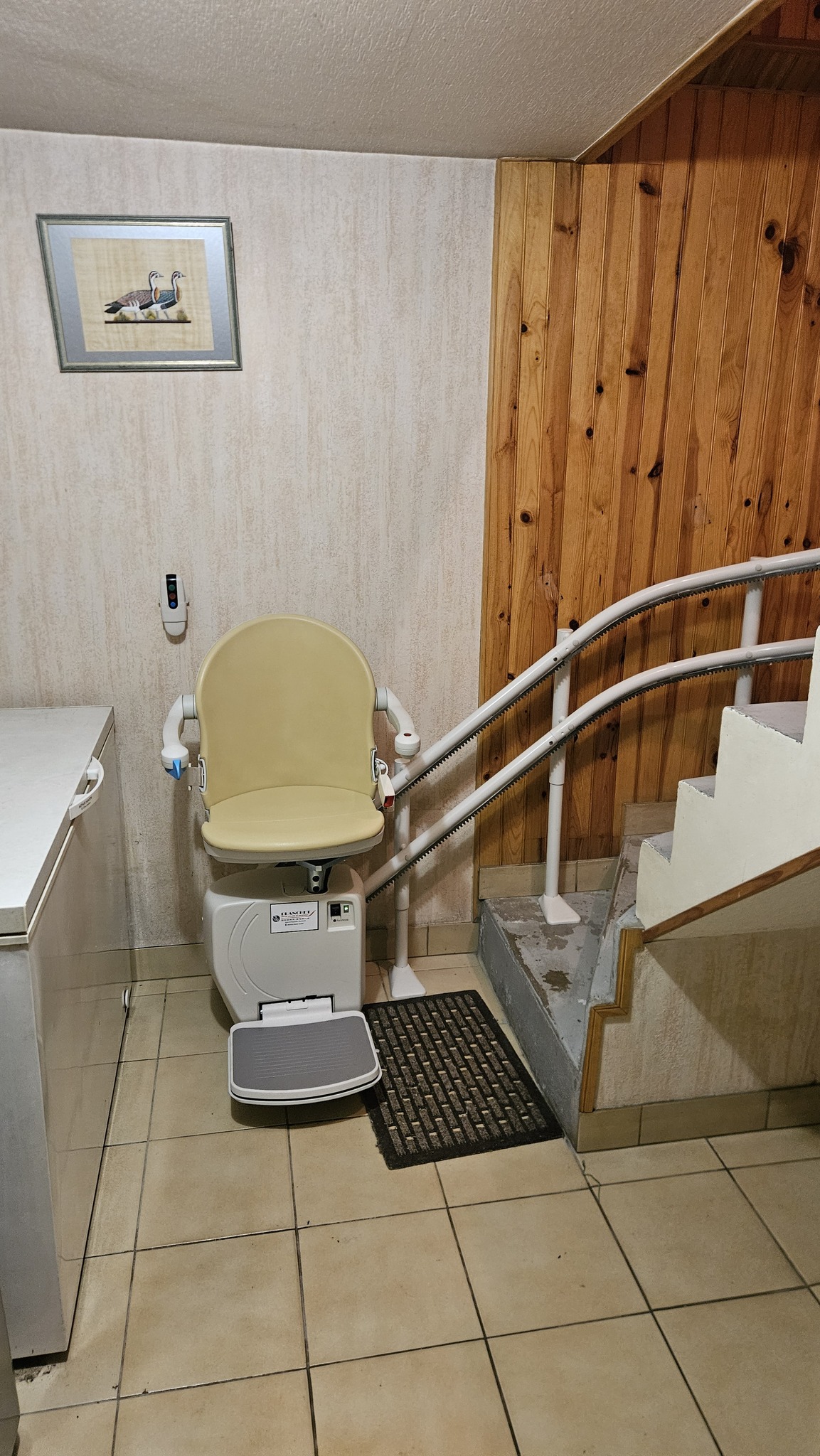 Installation d'un Monte-Escalier courbe modèle HANDICARE VAN GOGH - Photo 2