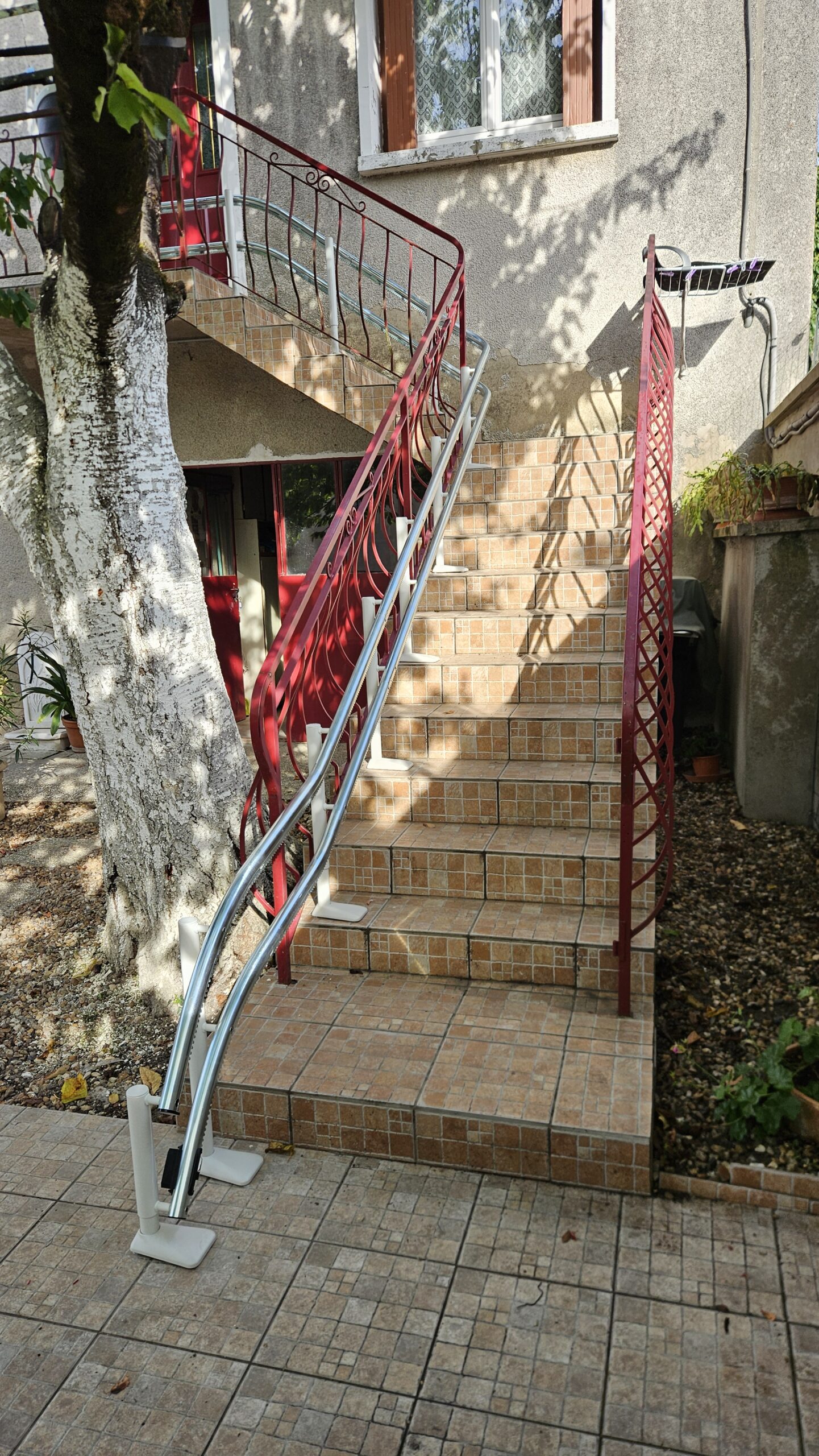 Installation d'un Monte-Escalier courbe extérieur modèle HANDICARE 4000 EXTÉRIEUR - Photo 8