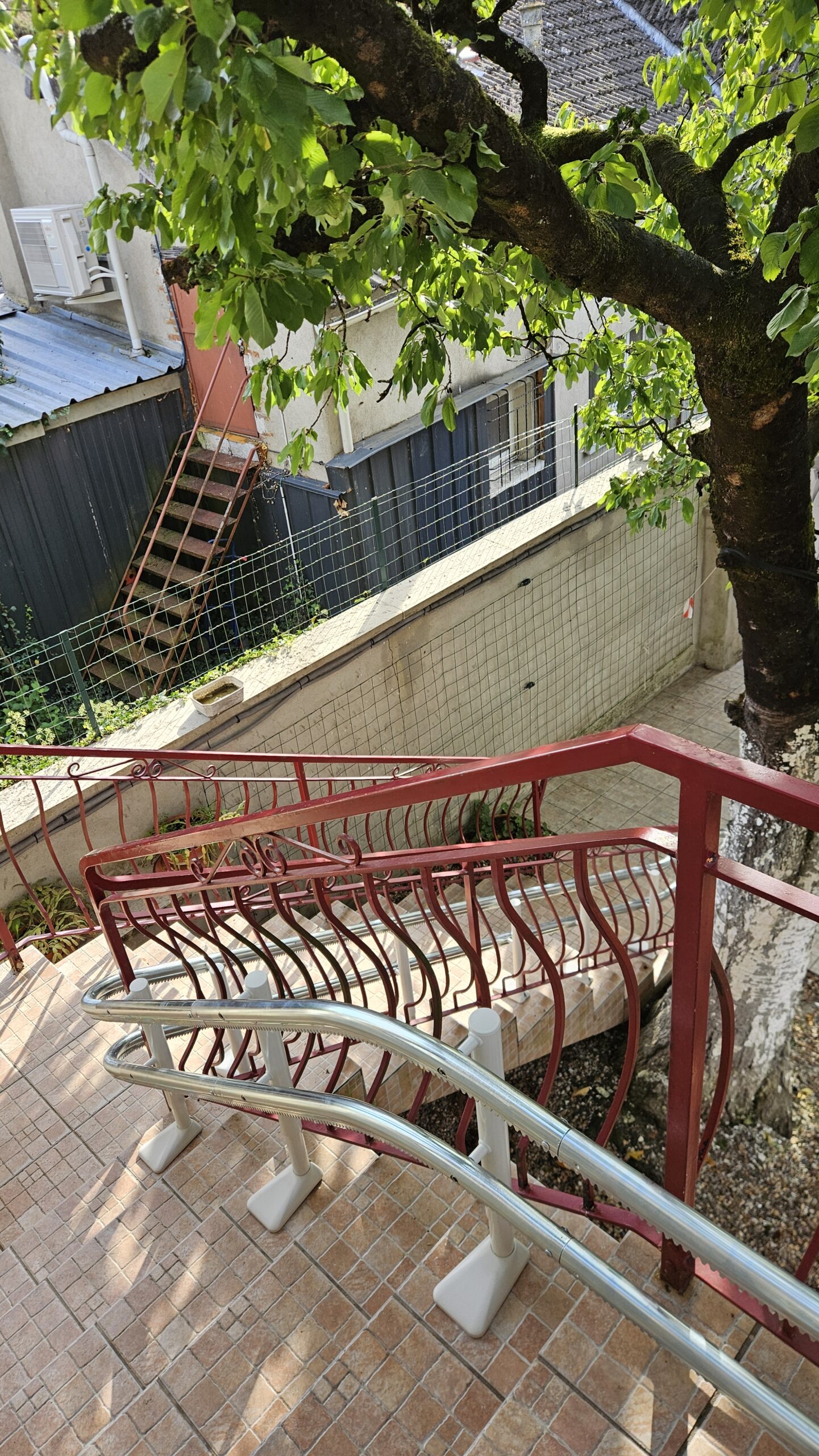 Installation d'un Monte-Escalier courbe extérieur modèle HANDICARE 4000 EXTÉRIEUR - Photo 3