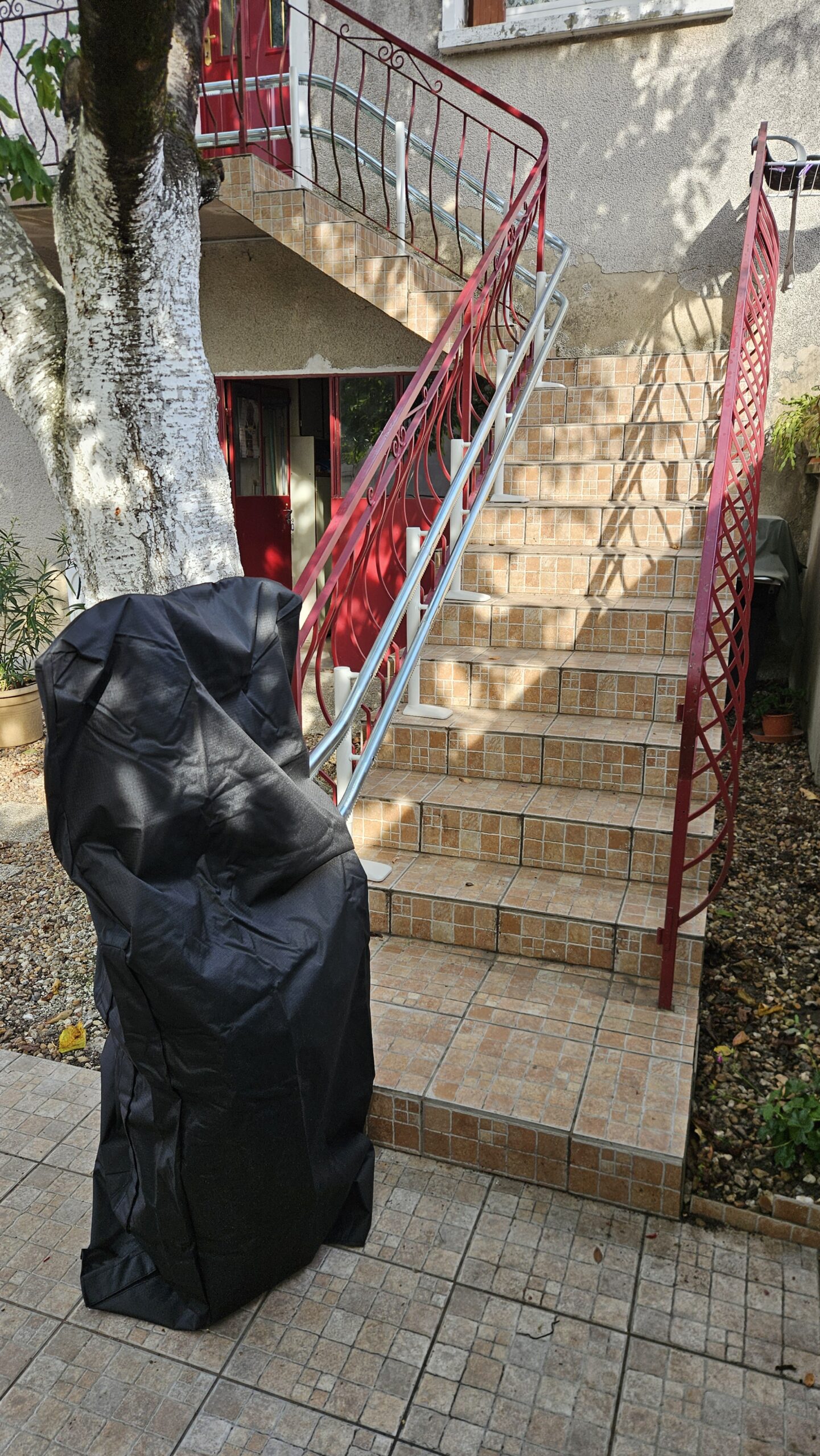 Installation d'un Monte-Escalier courbe extérieur modèle HANDICARE 4000 EXTÉRIEUR - Photo 2