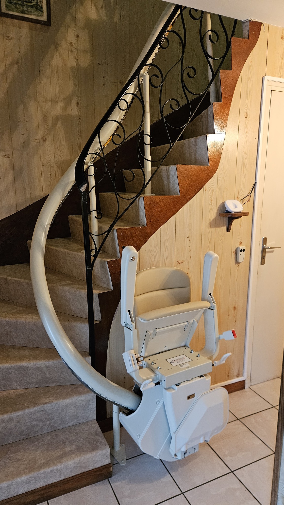Installation d'un Monte-Escalier courbe modèle HANDICARE REMBRANDT - Photo 2