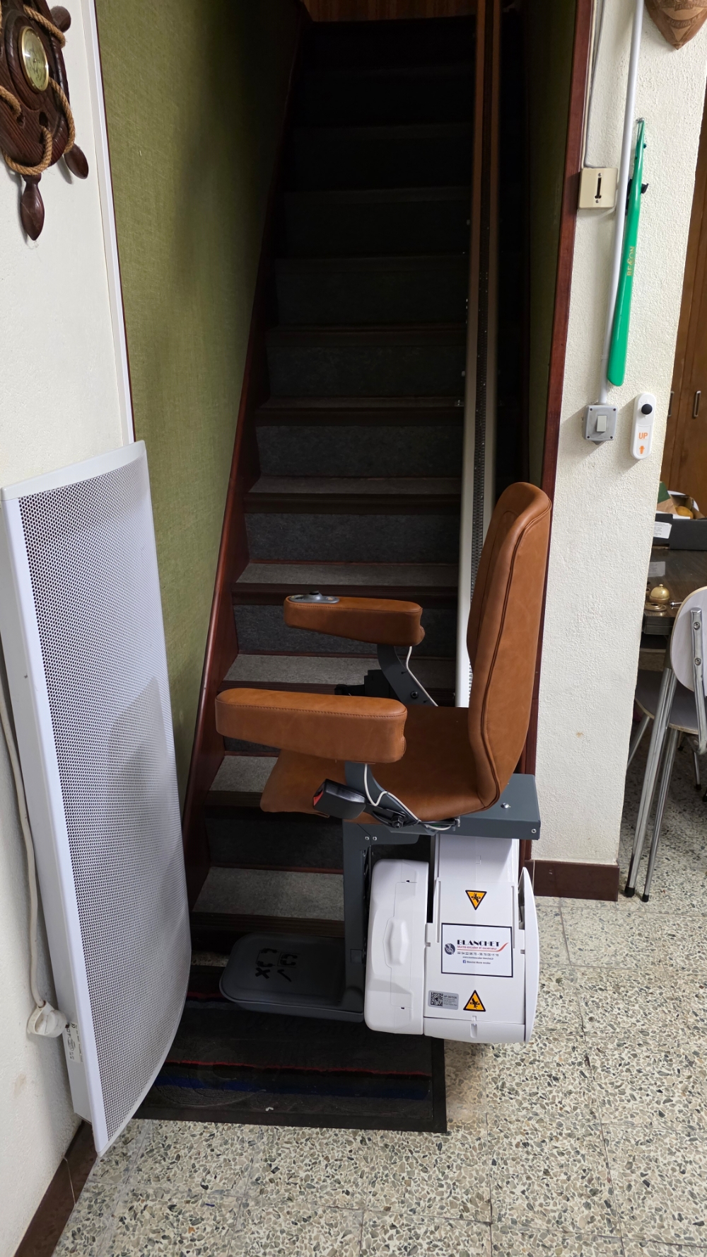 Installation d'un Monte-Escalier droit modèle UP STAIRLIFT - Photo 1