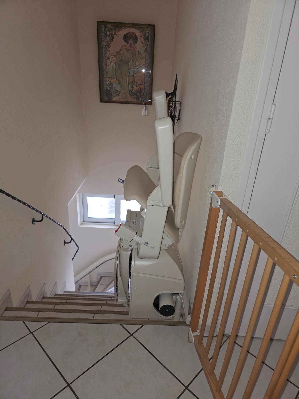 Installation d'un Monte-Escalier courbe modèle HANDICARE VAN GOGH - Photo 3