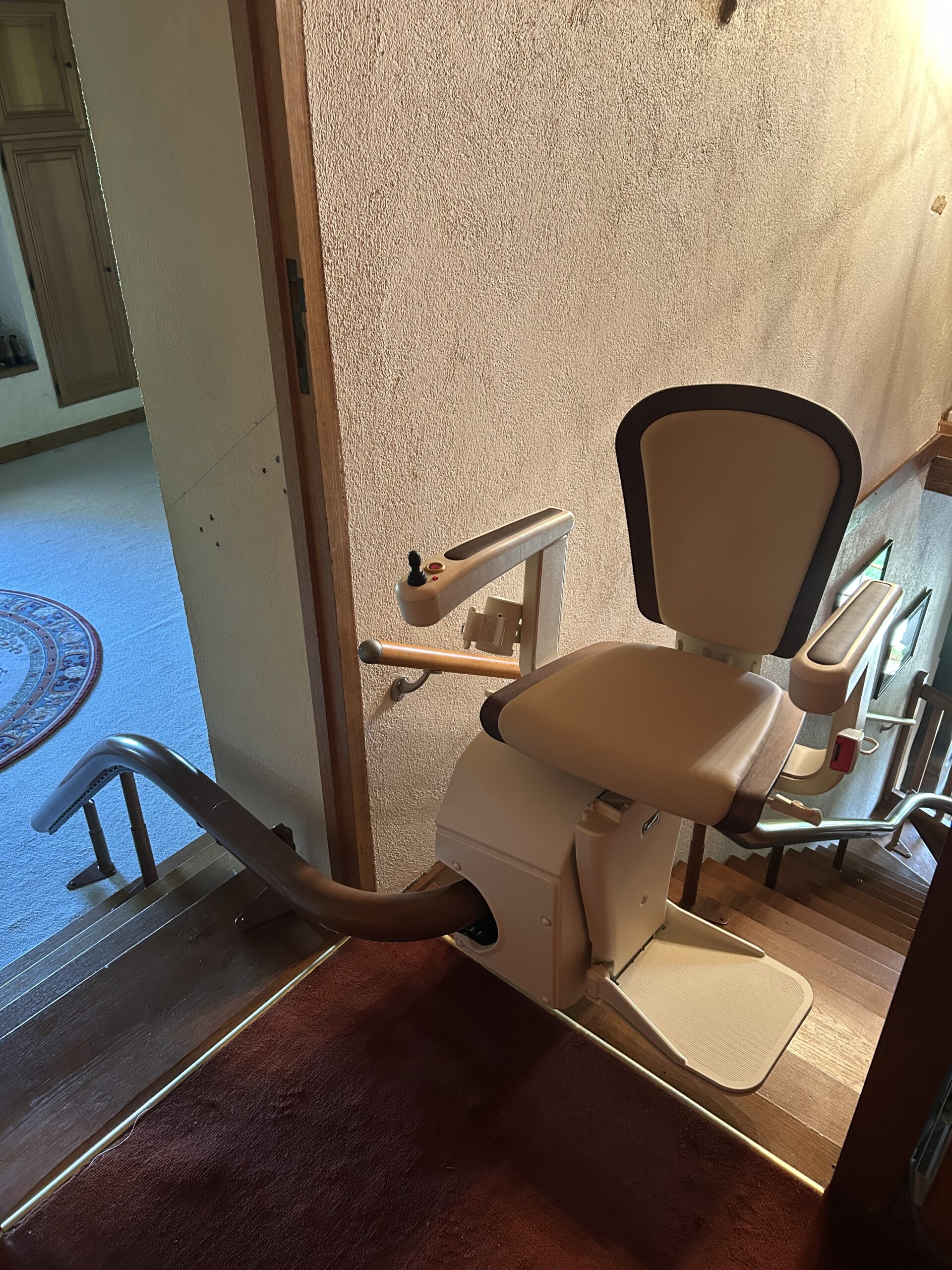 INSTALLATION D'UN MONTE ESCALIER HANDICARE TYPE VAN GOGH - Photo 3