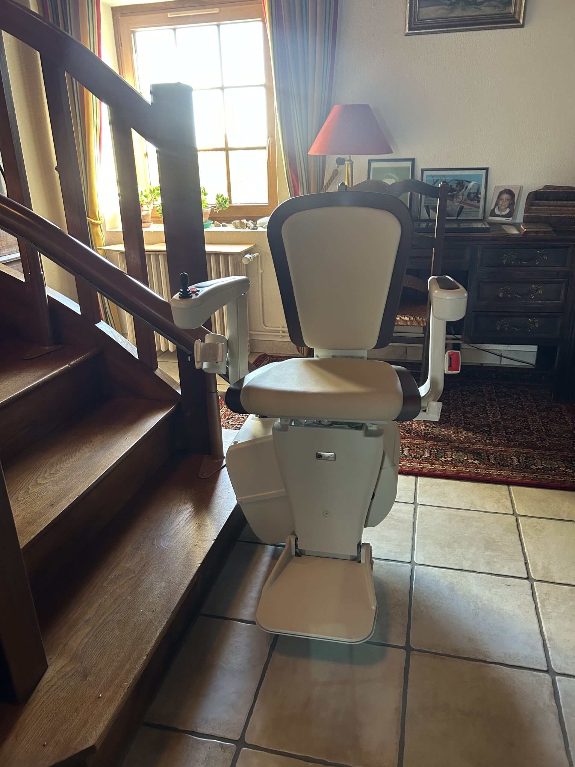 INSTALLATION D'UN MONTE ESCALIER HANDICARE TYPE VAN GOGH - Photo 2