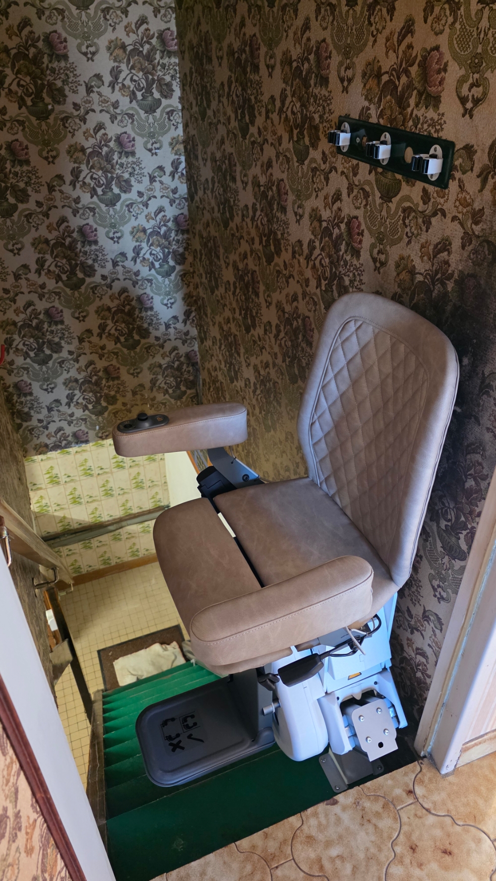 Installation d'un Monte-Escalier droit modèle UP STAIRLIFT - Photo 3