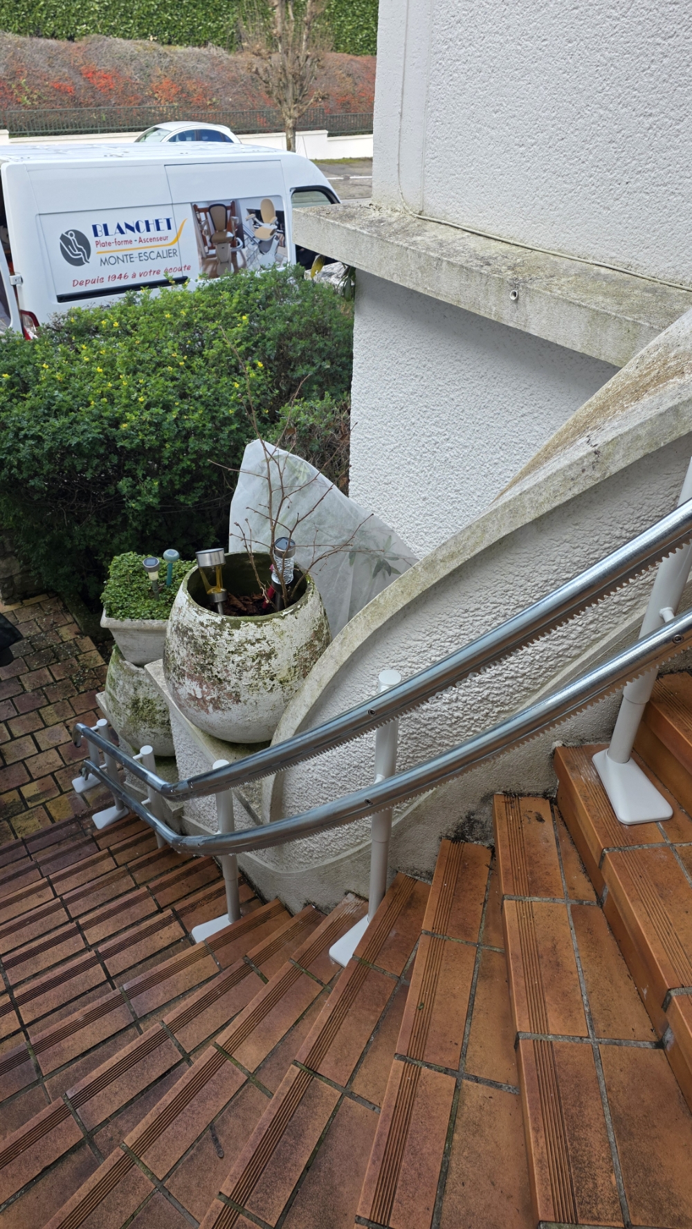 Installation d'un Monte-Escalier courbe modèle HANDICARE 4000 EXTÉRIEUR - Photo 1
