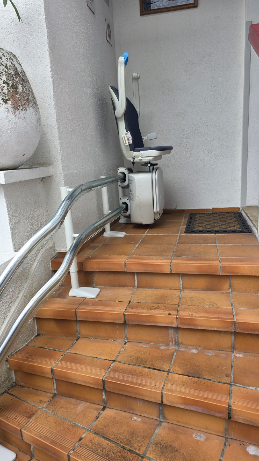 Installation d'un Monte-Escalier courbe modèle HANDICARE 4000 EXTÉRIEUR - Photo 3