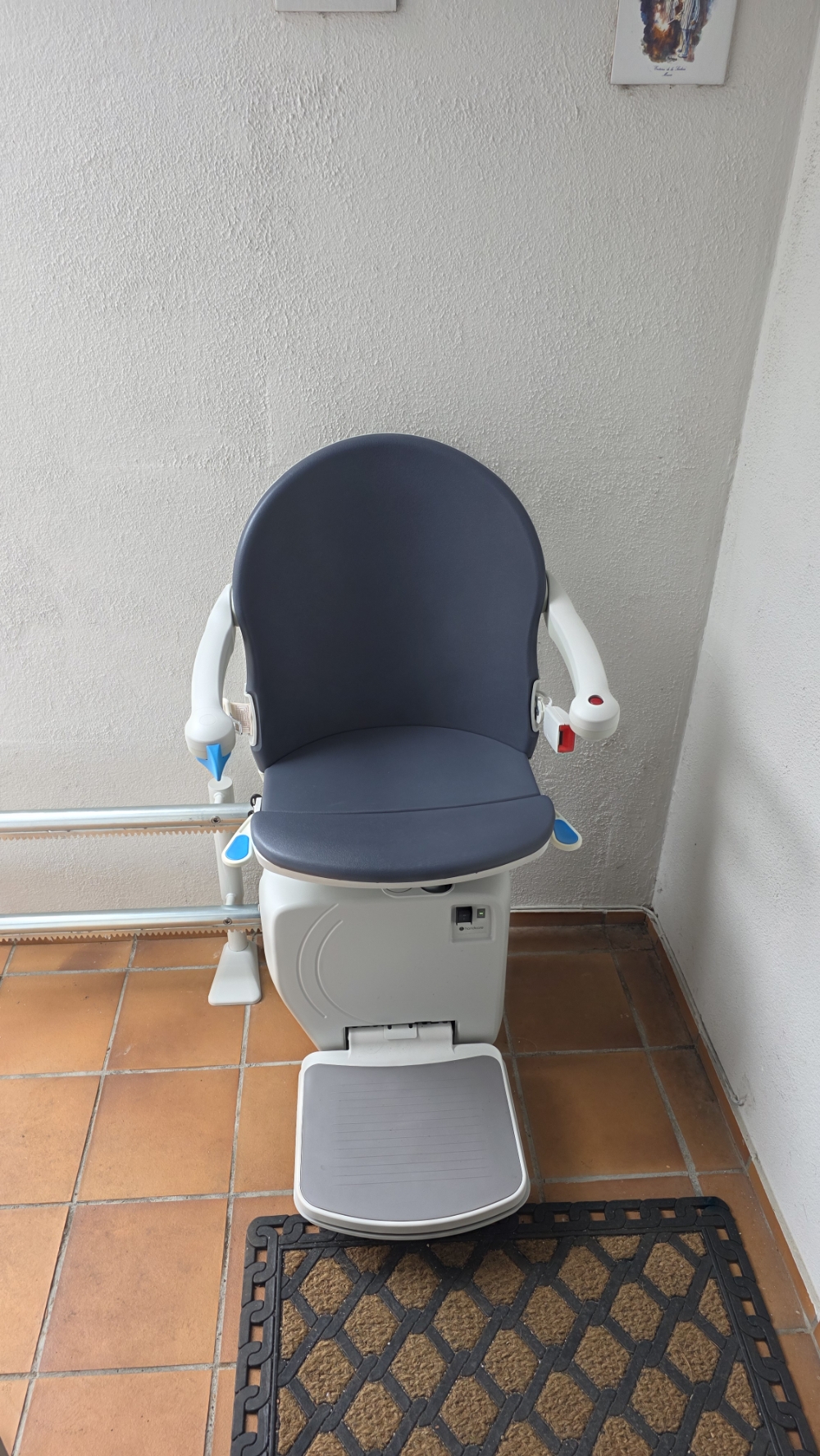 Installation d'un Monte-Escalier courbe modèle HANDICARE 4000 EXTÉRIEUR - Photo 5