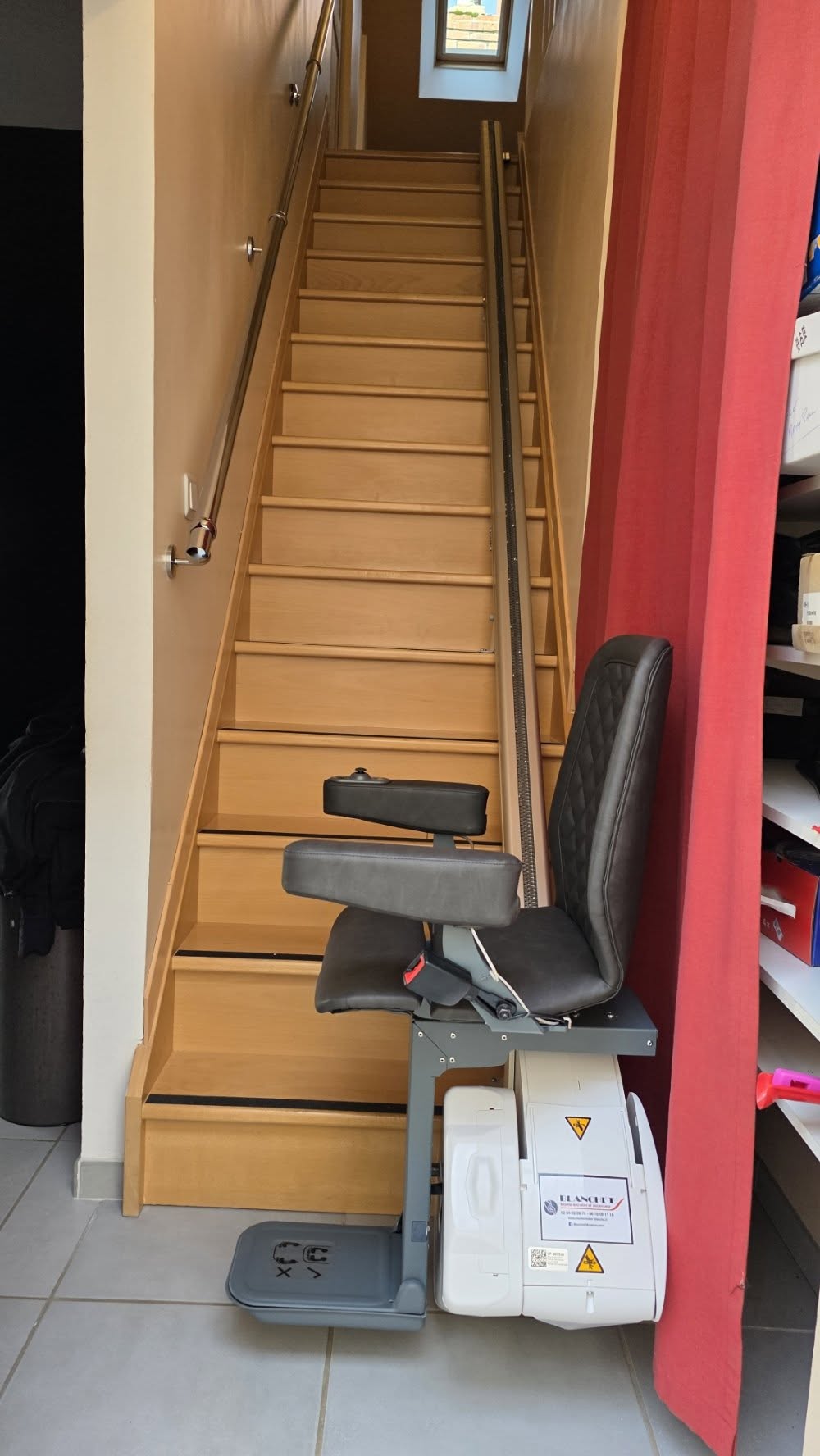 Installation d'un Monte-Escalier droit modèle UP STAIRLIFT - Photo 4