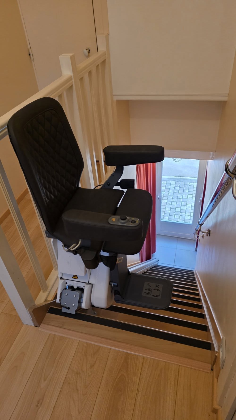 Installation d'un Monte-Escalier droit modèle UP STAIRLIFT - Photo 1