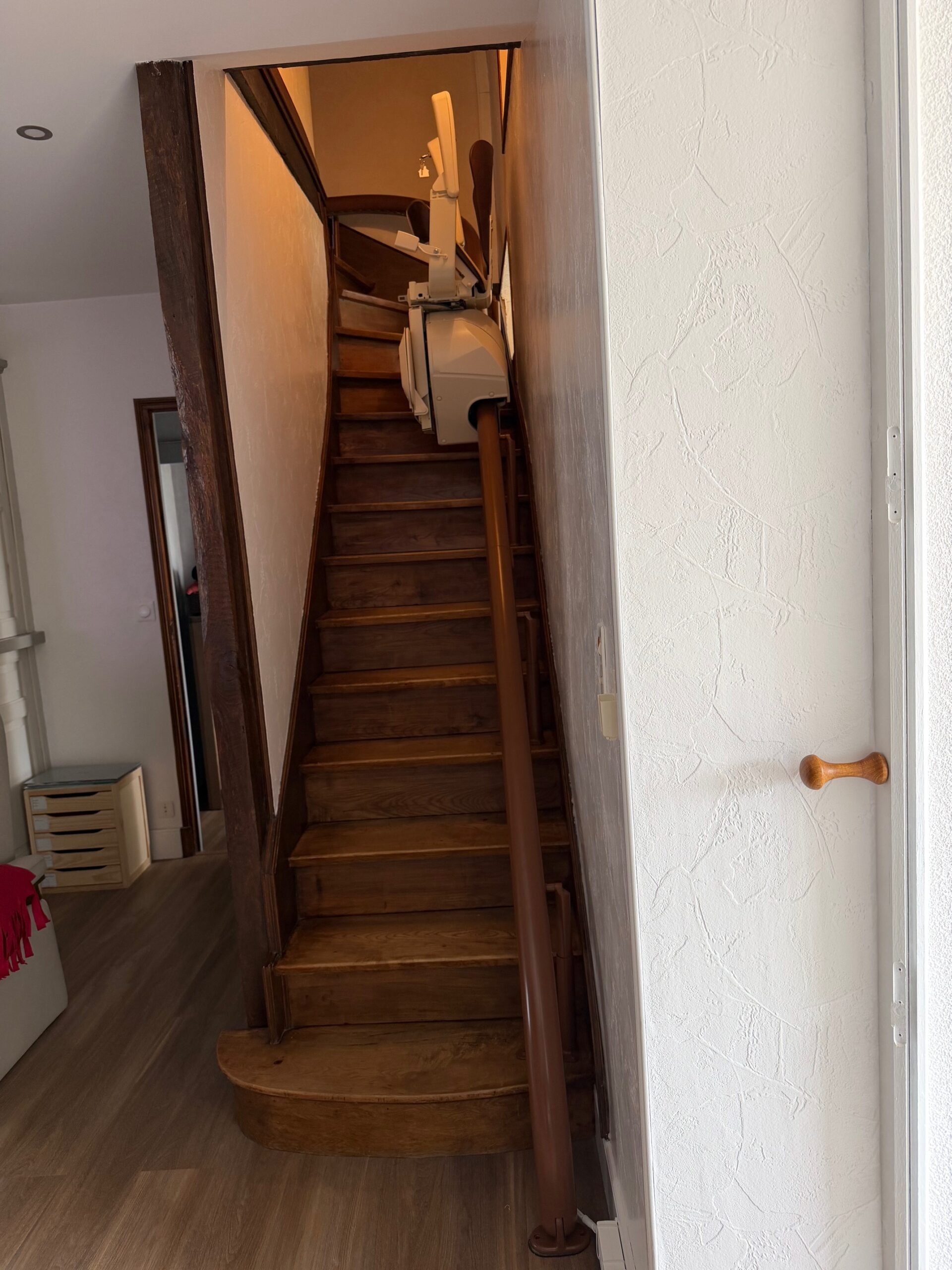 Installation d'un Monte-Escalier courbe modèle HANDICARE VAN GOGH - Photo 3