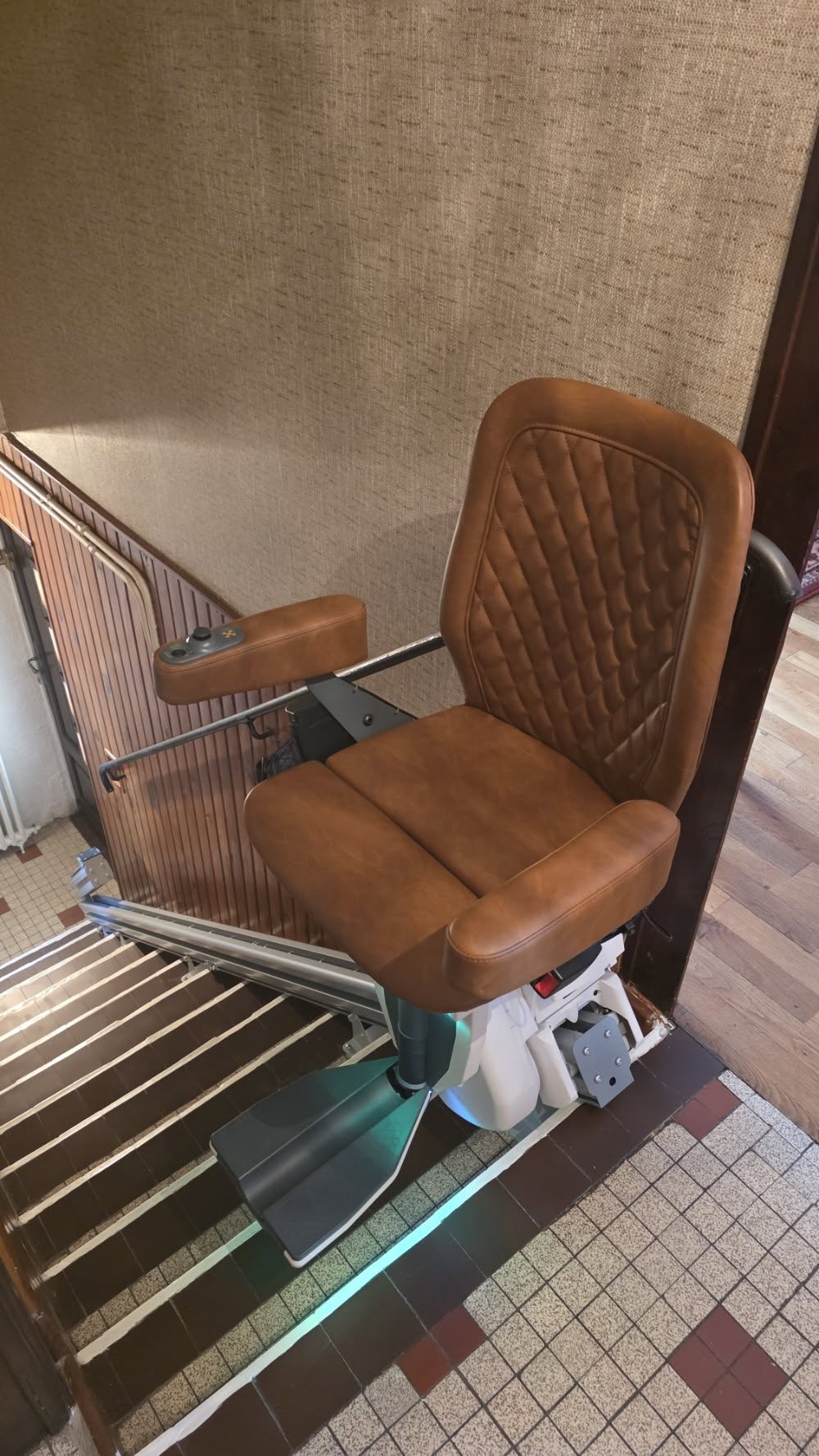 Installation d'un Monte-Escalier droit modèle UP STAIRLIFT APEX - Photo 2