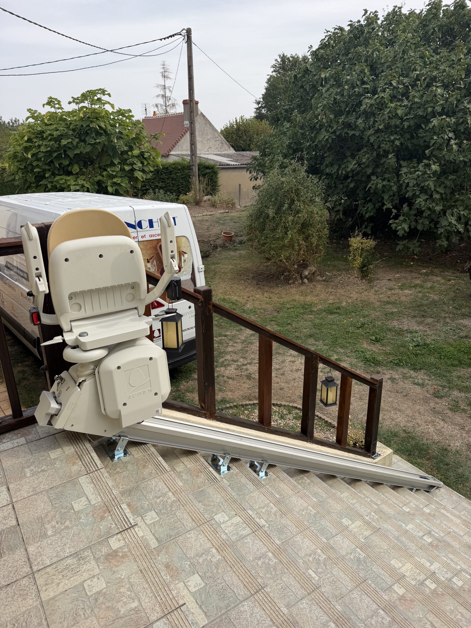 Installation d'un Monte-Escalier droit extérieur modèle ACORN A130 EXTERIEUR - Photo 3