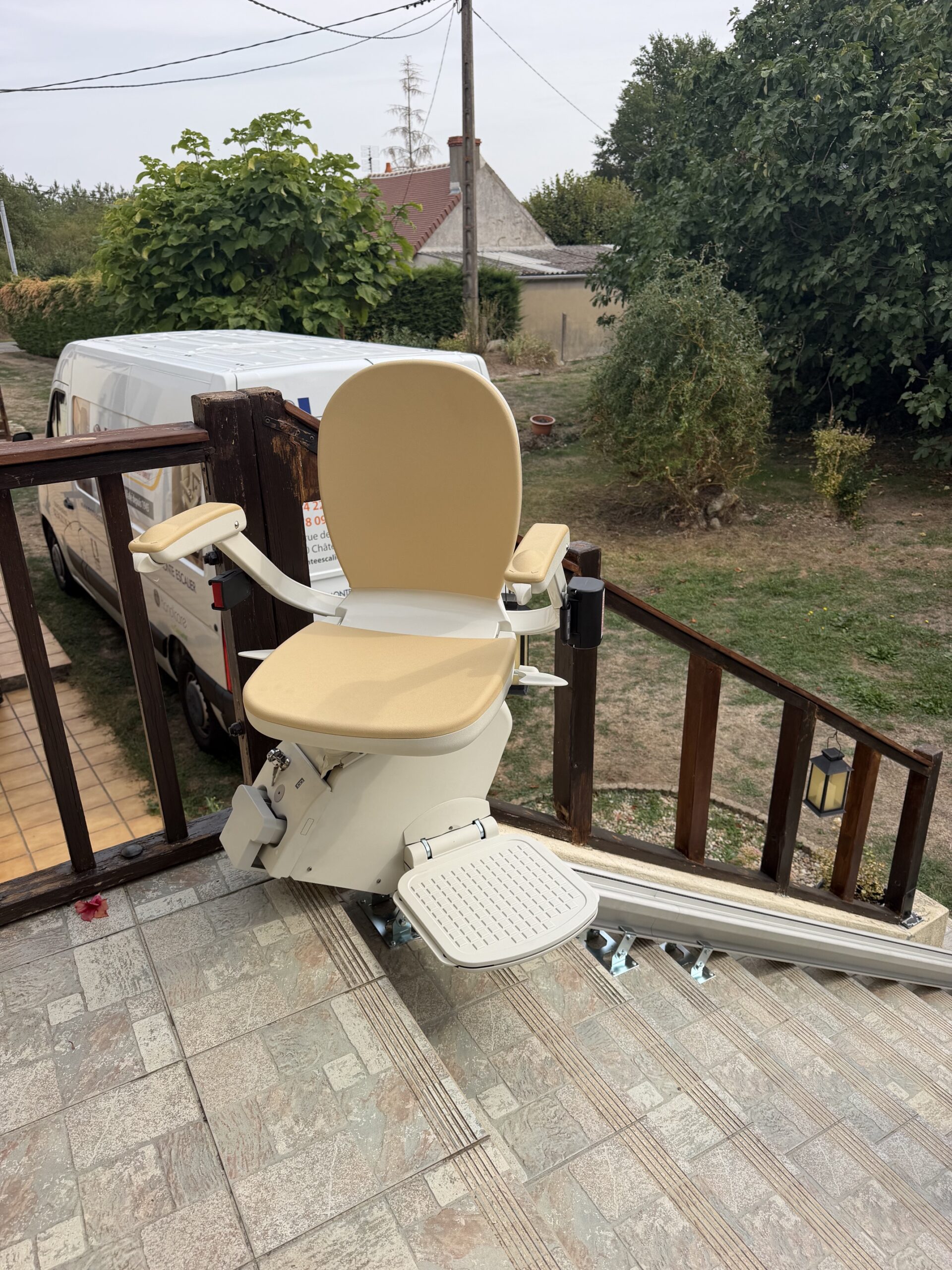Installation d'un Monte-Escalier droit extérieur modèle ACORN A130 EXTERIEUR - Photo 2